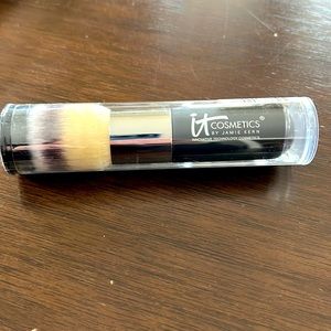 it Cosmetics Heavenly Luxe Flat Top Buffing Brush new in package